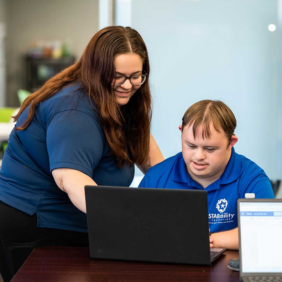 STARability Instructor helping participant with computer during Computer Class | STARability Foundation